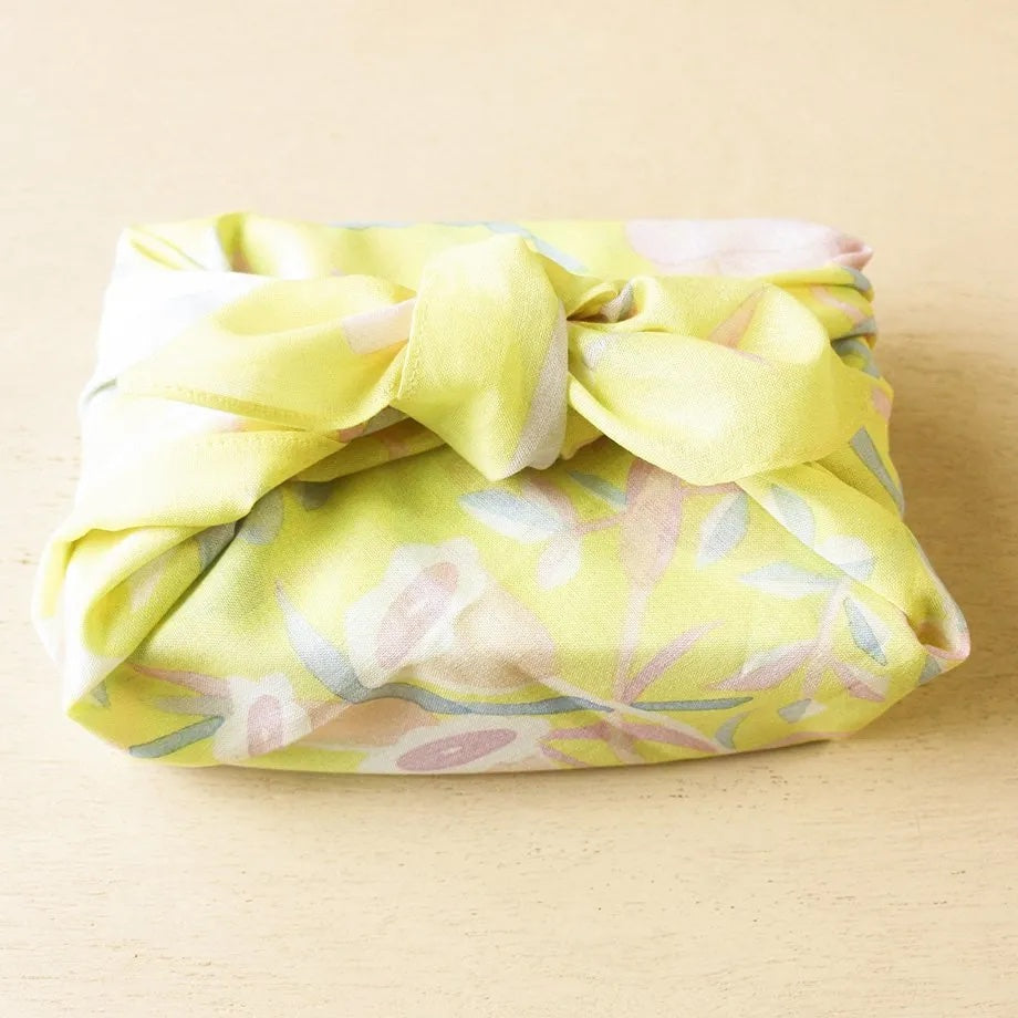 Handkerchief < Flower and waltz >