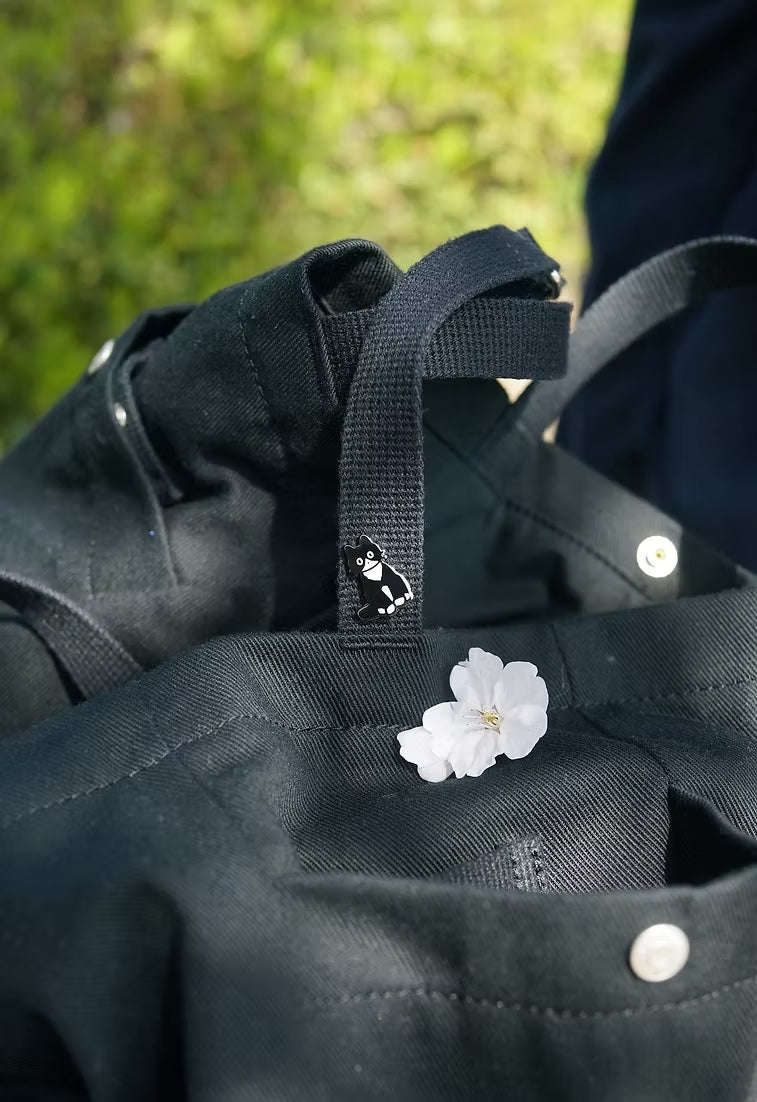 Animal Pin < Tuxedo cat >