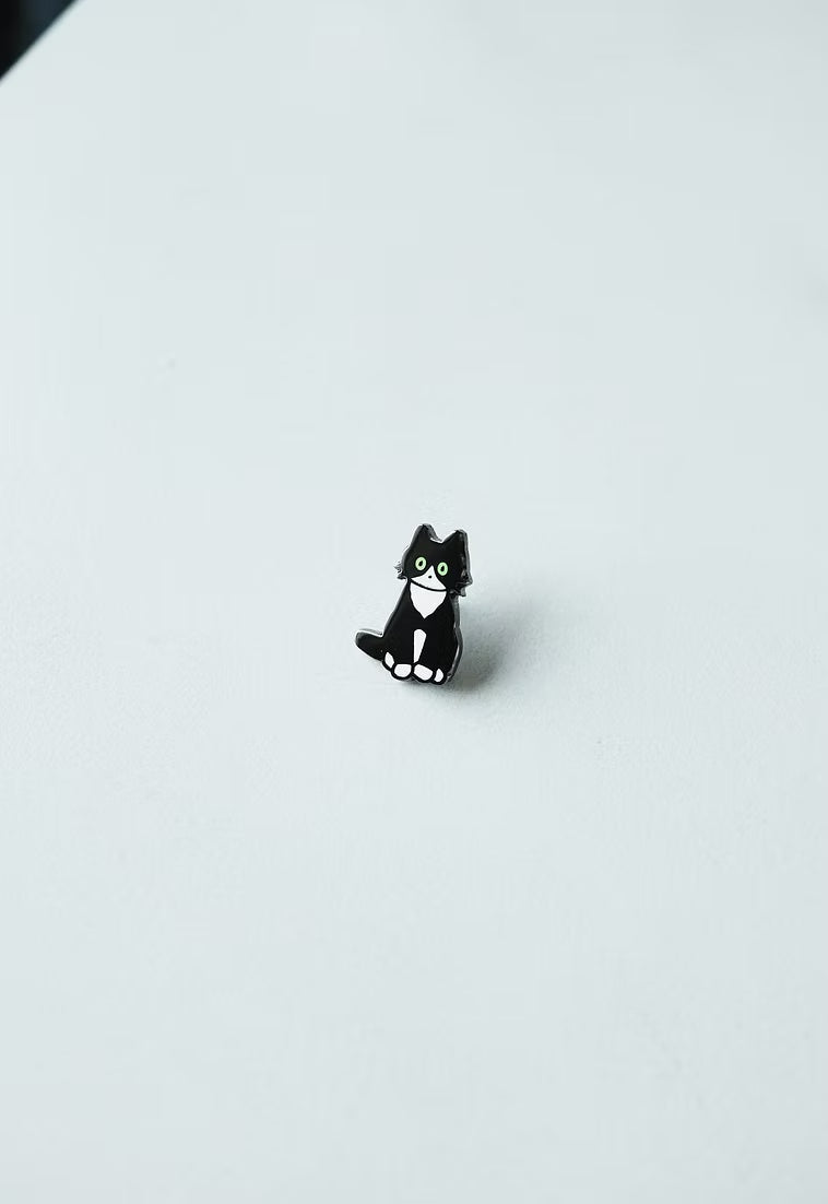 Animal Pin < Tuxedo cat >